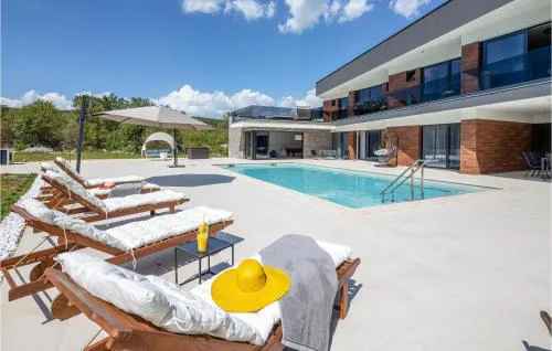 Amazing Home In Radosic