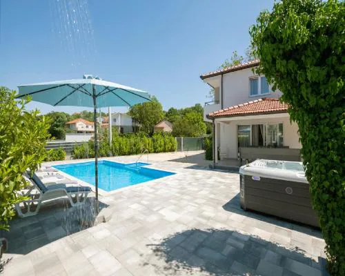 Villa VinisTerra Family-Friendly with Pool,Jacuzzi