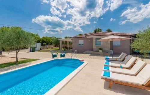 Villa Korana with Pool & Jacuzzi