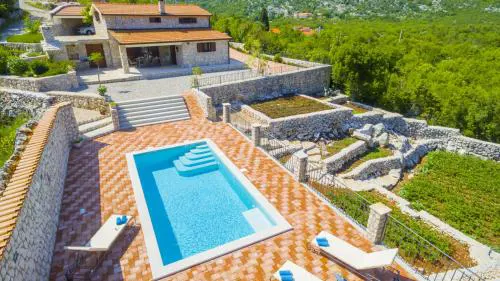 Rustic Villa Fragola with heated pool