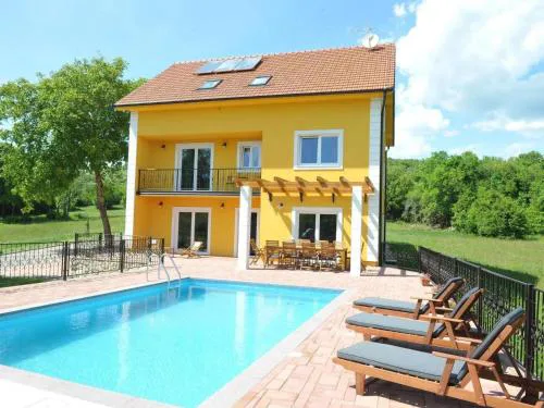 Holiday Home Alleinstehendes Ferienhaus mit Swimmingpool by Interhome