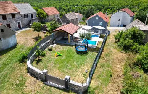 3 Bedroom Stunning Home In Tijarica