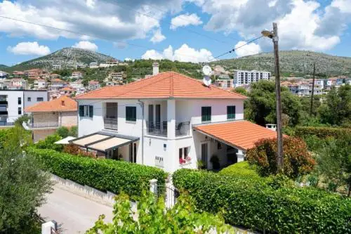 Apartments with parking space Seget Vranjica, Trogir - 23461