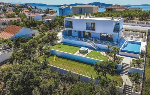 Beautiful Home In Seget Vranjca