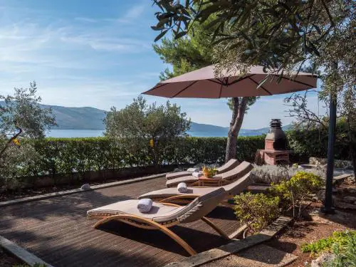 Luxury Villa on the Beach with sunny Garden, Parking