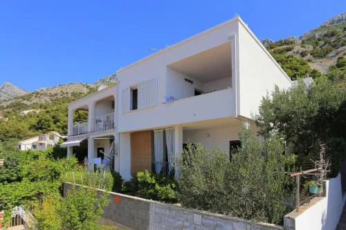 Apartments by the sea Pisak, Omis - 1008