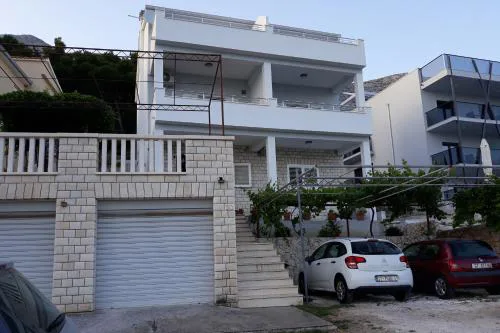 Apartments with parking space Medici, Omis - 1045