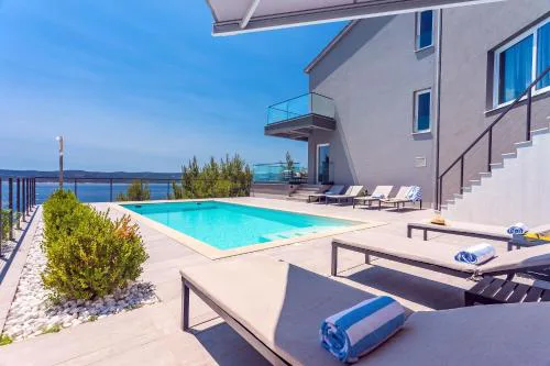 Ferienhaus In Mimice Mit Tollem Pool Und Meerblick