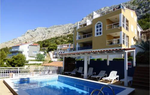 Nice Apartment In Mimice With Wifi
