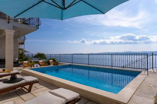 Villa S&A with heated private pool, 3 bedrooms, 3 bathrooms, playground