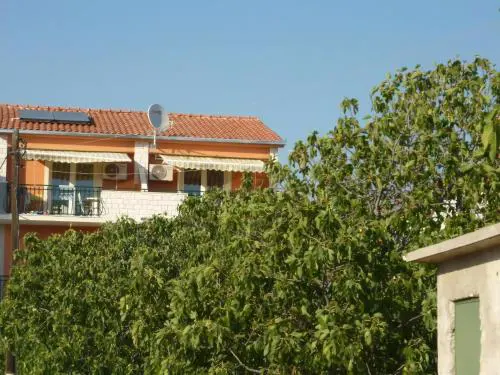 Apartment Mit Balkon