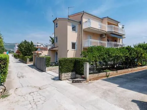 Apartment in Kastel Stafilic near the sea
