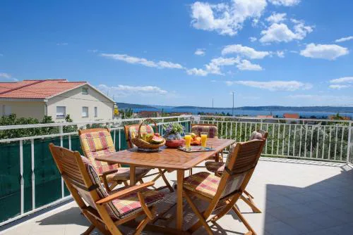 Gemütliches Ferienhaus Mit Großer Terrasse