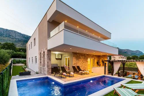 Villa Olea-with pool, sea view, near Split airport
