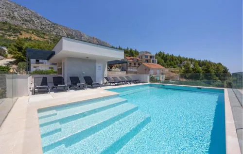 2 Bedroom Stunning Apartment In Stanici