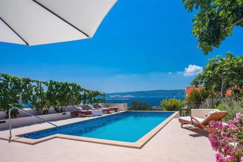 Villa Dasianda - only 90 m from the beach, private 30msq heated pool
