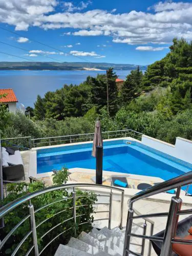 Apartman Traper with sea view and private pool