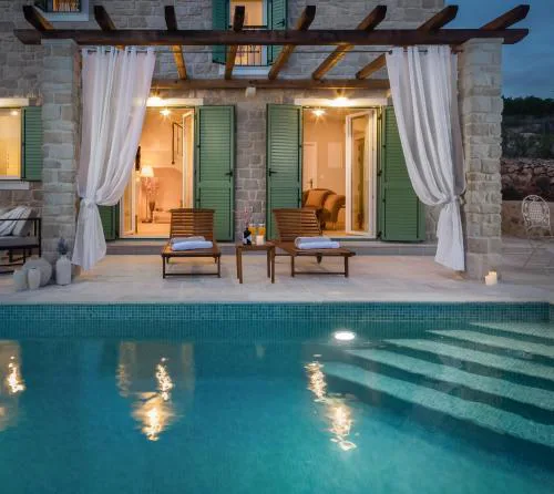 Villa Cavalleria Rusticana with heated pool and vineyard