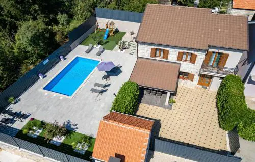Nice Home In Vinjani Donji