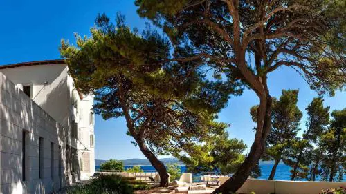 A beachfront villa near Omiš with a sauna and a gym