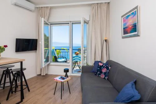 Caleta Seaview Suites II - Pool & Jacuzzi