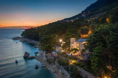 Luxury Beachfront Villa Sea Palace with private pool, jacuzzi, sauna and gym right at the beach in Lokva Rogoznica - Omis