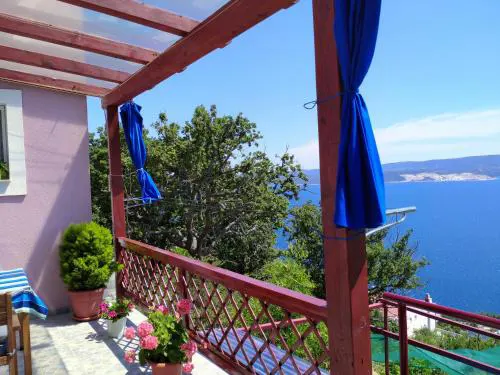 Cheerful two bedroom cottage with panoramic view in Celina