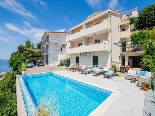Snug Apartment in Celina with Swimming Pool