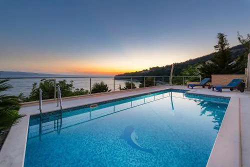Villa Awelon Stanici, Omis