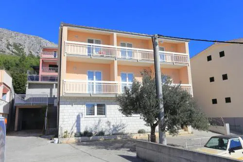Apartments with parking space Stanici, Omis - 2818
