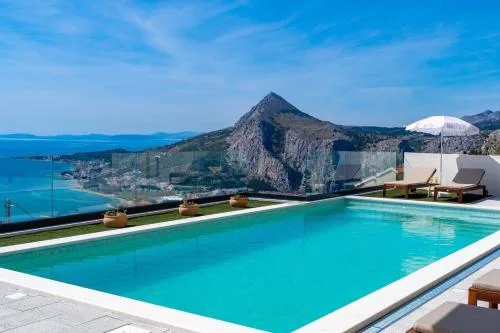 Villa BAMM with heated 36sqm pool, 5 en-suite bedrooms and panoramic sea views