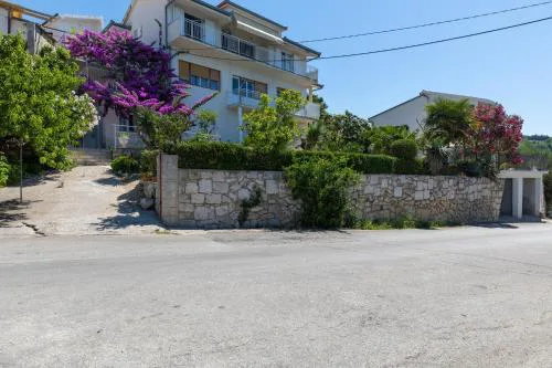 Apartments with parking space Sumpetar, Omis - 9436
