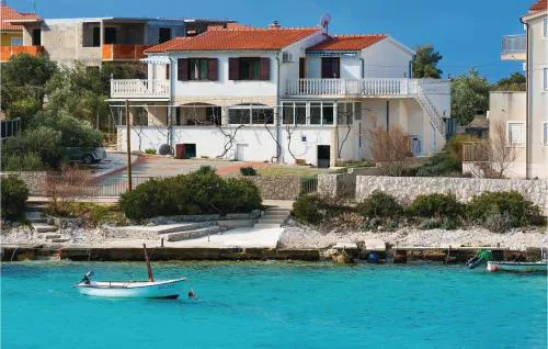 Two-Bedroom Apartment In Kanica