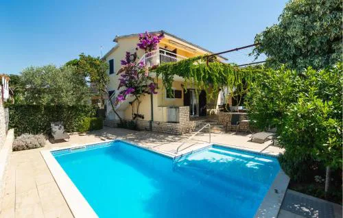 Awesome Home In Vinisce With Wifi