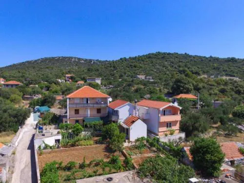 Cozy Apartments with Private Balcony Vinisce