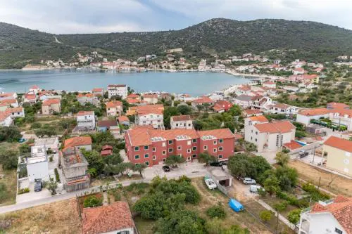 Family-friendly apartments with swimming pool Vinisce, Trogir - 22873