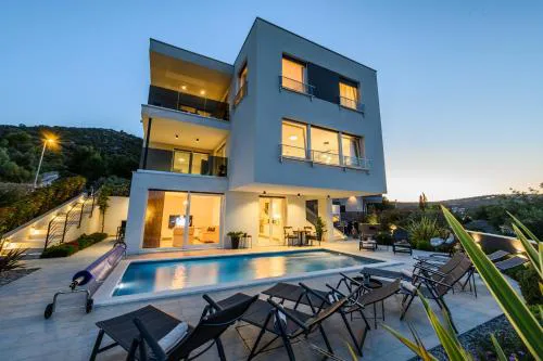 Luxury apartment Barka in Villa with heated pool
