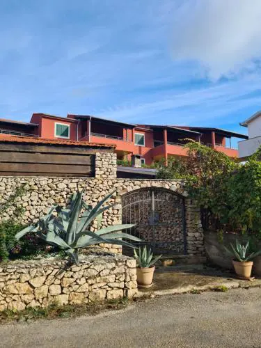 Red House Apartment With Swimming Pool