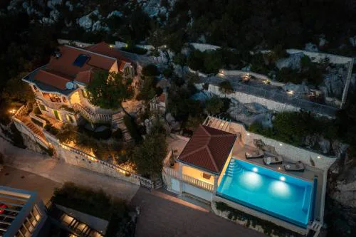 Seaside luxury villa with a swimming pool Cove Ljubljeva, Trogir - 19259