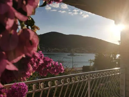 Three-Bedroom Apartment in Vinisce I