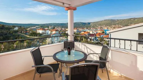 Villa Nada with garden, 80m from the beach