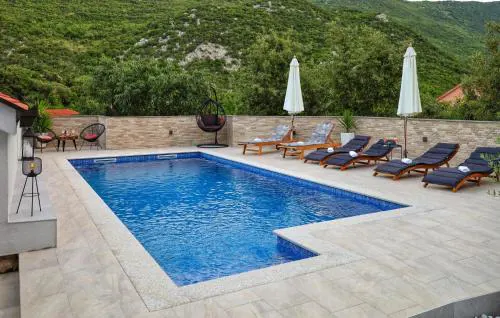 Awesome Home In Vrgorac With Wifi