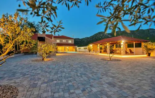 Villa Zara with heated Hydromassage-Pool