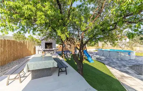 Nice Home In Vrsine With Wifi