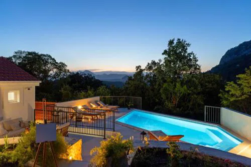 NEW! Villa AmaRosa - with heated pool and large playground