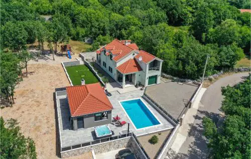 Stunning Home In Zagvozd