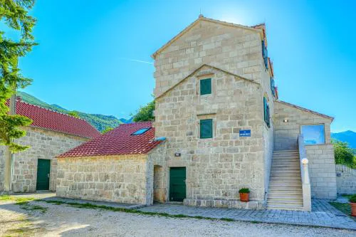 Stylish Villa Roglić, Comfort, Privacy & Breathtaking Scenery