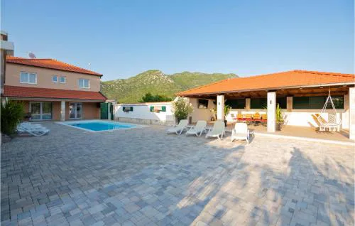 Beautiful Home In Zavojane