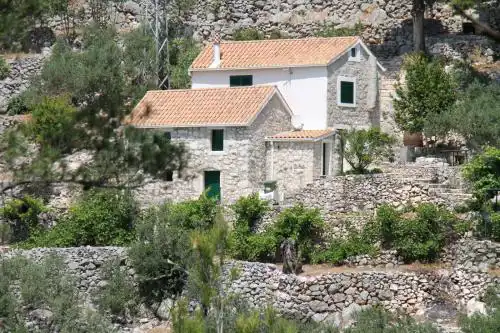 Holiday home Sweet Shelter with jacuzzi