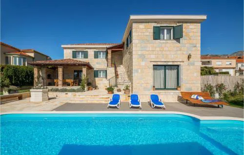 Amazing Home In Zrnovnica